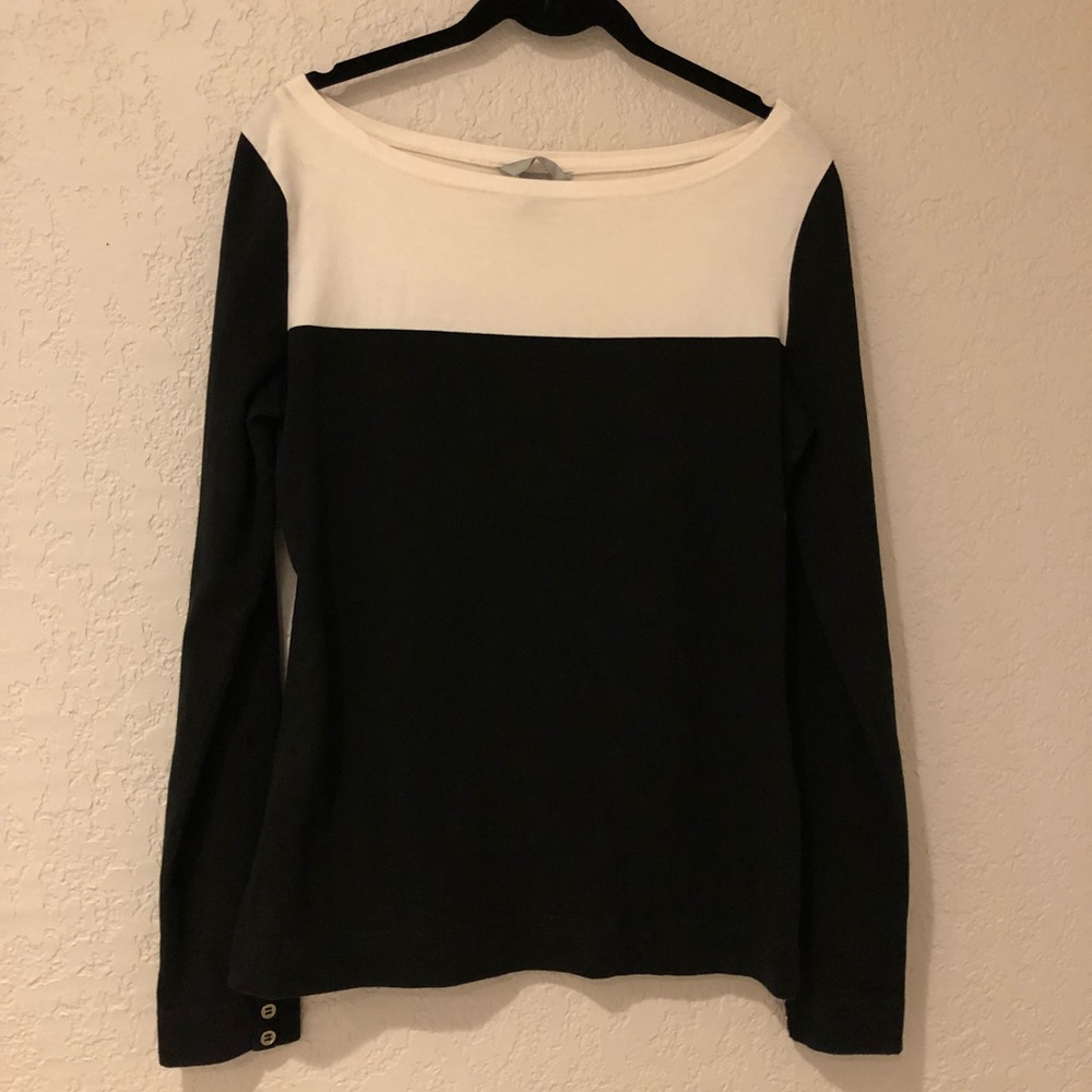 Women’s white and black long sleeve H&M shirt